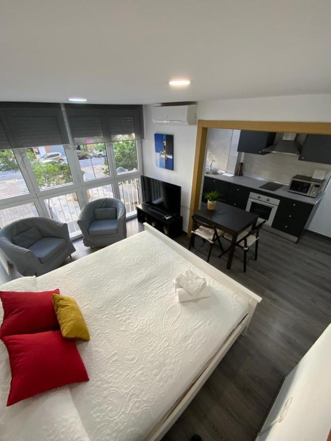 Reyna Apartamentos Malaga Exterior photo