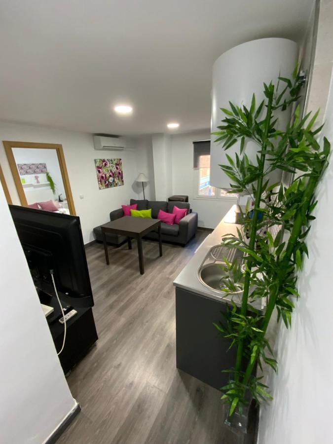 Reyna Apartamentos Malaga Exterior photo