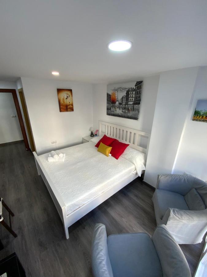 Reyna Apartamentos Malaga Exterior photo